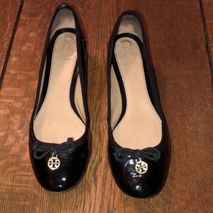 TORY BURCH PATENT LEATHER US 7 1/2 BALLERINA W/BOW